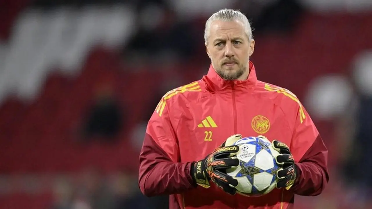 Remko Pasveer Hengkang, Ajax Bidik Maarten Paes Perkuat Lini Pertahanan Kiper Remko Pasveer Hengkang, Ajax Bidik Maarten Paes Perkuat Lini Pertahanan Kiper