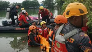 Ibu Tenggelam di Danau Bekasi, Tim SAR Brimob Polda Metro Jaya Berhasil Evakuasi Korban