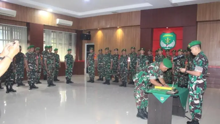 Babinsa Dihukum Berat Usai Curigai Penjual Es Kue Jadul Mengandung Spons