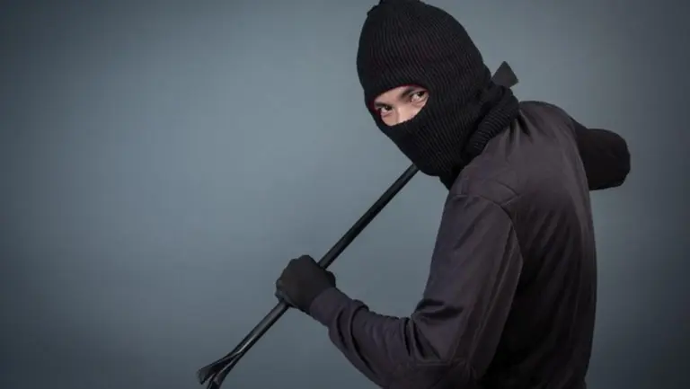 Pria Berinisial ET Bobol Ruko di Depok, Gasak Logam Mulia dan Uang Rp 21 Juta