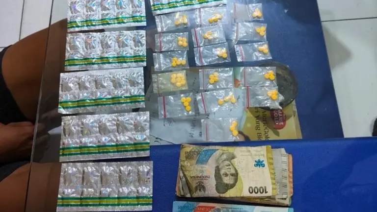 Pedagang Sayur di Tangerang Ditangkap karena Edarkan Tramadol dan Hexymer Tanpa Izin Pedagang Sayur di Tangerang Ditangkap karena Edarkan Tramadol dan Hexymer Tanpa Izin