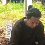 Reza Arap Ziarah ke Makam Lula Lahfah, Ungkap Impian Sang Kekasih untuk Kariernya
