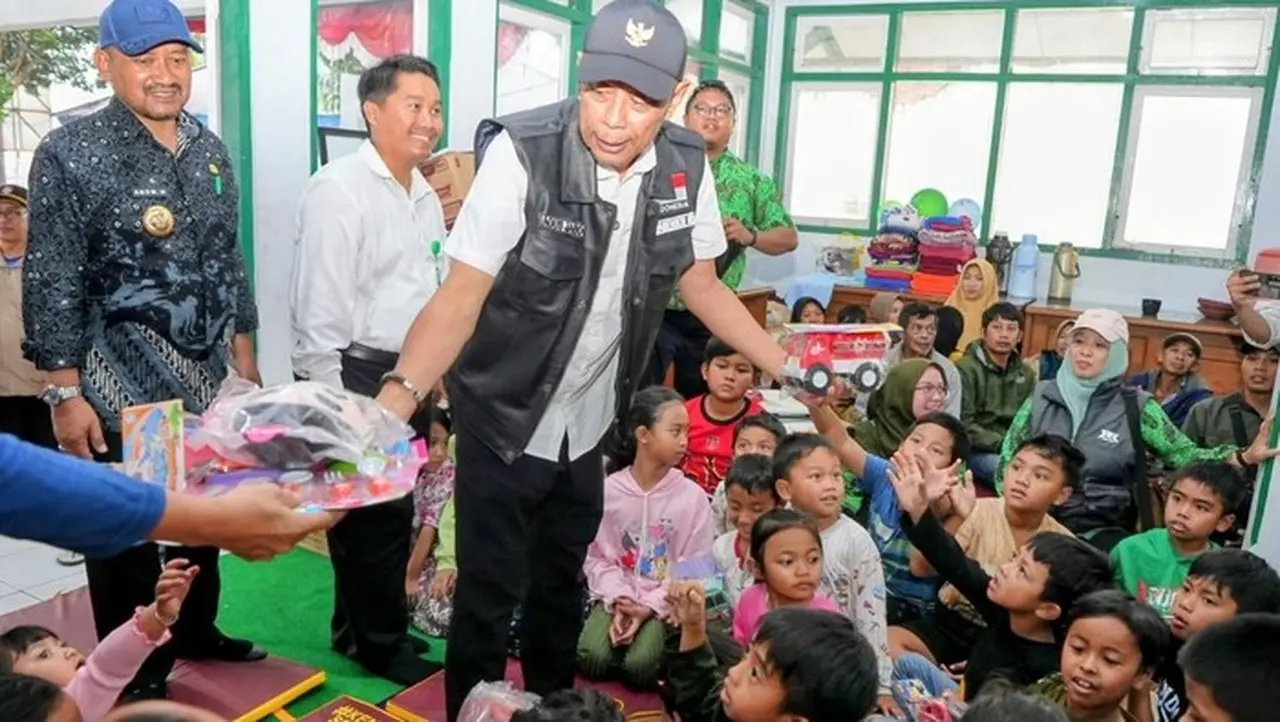 Wamensos Tinjau Langsung Korban Banjir Pemalang, Salurkan Bantuan Logistik dan Santunan