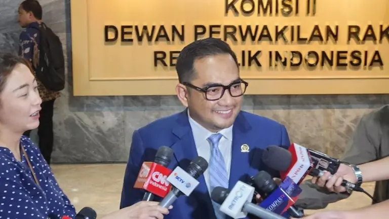 Ketua Komisi II DPR Tolak Penghapusan Ambang Batas Parlemen, Sebut Penting untuk Institusionalisasi Partai Ketua Komisi II DPR Tolak Penghapusan Ambang Batas Parlemen, Sebut Penting untuk Institusionalisasi Partai