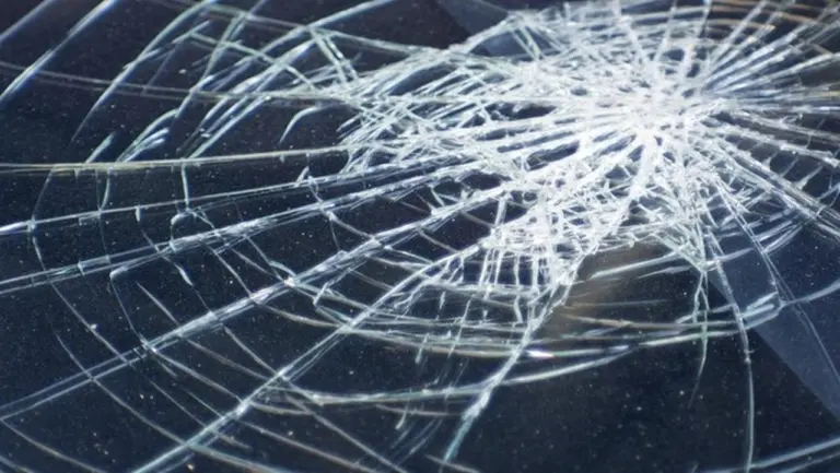 Fortuner Terguling Akibat Tabrak Pohon di Daan Mogot, Lalu Lintas Sempat Terganggu