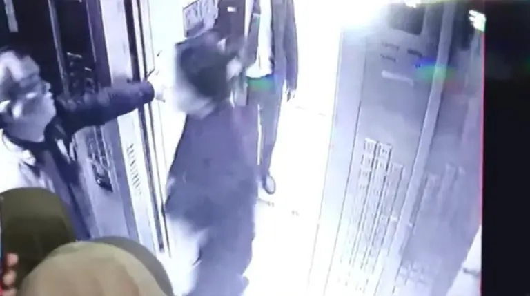 ART Panik Terekam CCTV Saat Temukan Selebgram Lula Lahfah Meninggal di Apartemen ART Panik Terekam CCTV Saat Temukan Selebgram Lula Lahfah Meninggal di Apartemen