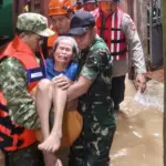 Banjir Kampung Melayu Belum Surut, Ratusan Warga Dievakuasi ke SDN 02