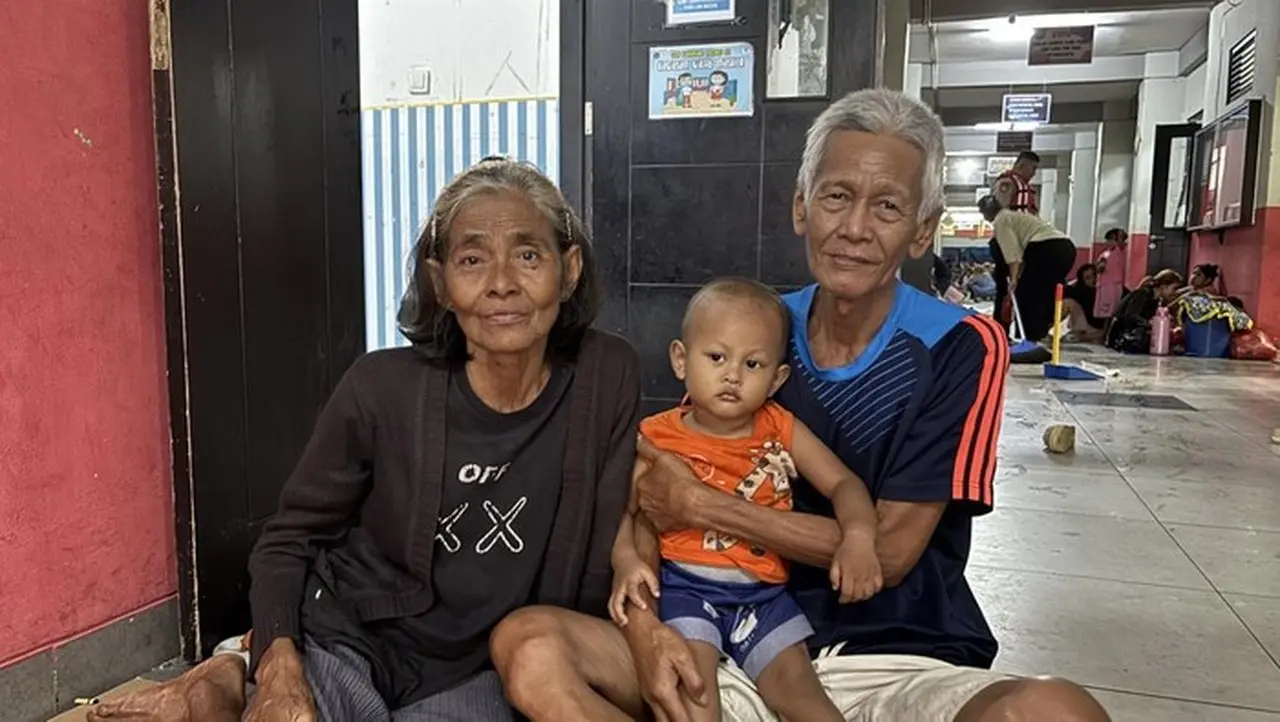 Banjir Kampung Melayu: Pintu Rumah Jebol, Perabotan Warga Terendam Air 2 Meter