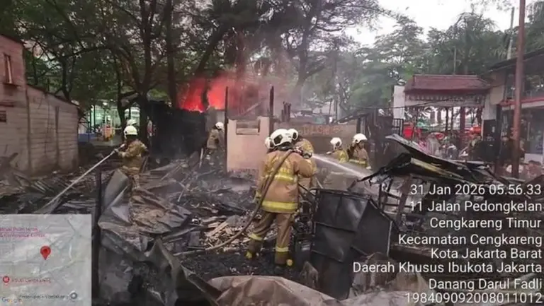 Rumah dan Lapak Semi Permanen di Cengkareng Terbakar Hebat, Dugaan Korsleting Listrik Rumah dan Lapak Semi Permanen di Cengkareng Terbakar Hebat, Dugaan Korsleting Listrik