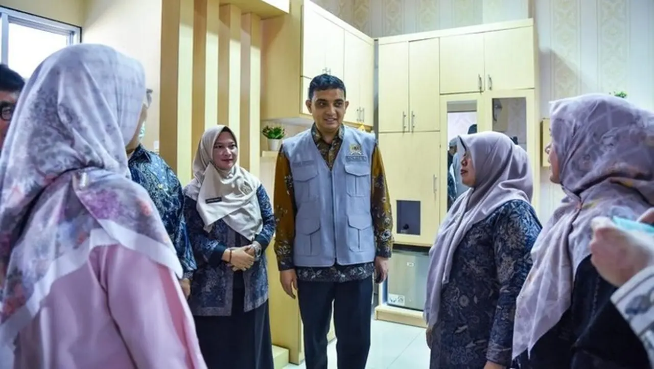 Ade Rezki Pratama Kawal Peningkatan Layanan Kesehatan Pasca Bencana di Padang Pariaman