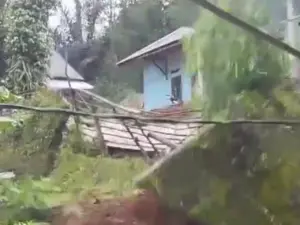 Hujan Deras Sebabkan Tembok Penahan Tanah Lebak Ambruk, Satu Rumah Rusak Parah
