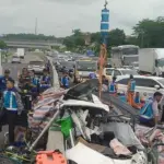 Evakuasi Kecelakaan Maut Tol Batang Makan Waktu 7 Jam Akibat Tumpahan Besi