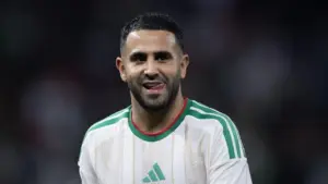 Riyad Mahrez Pamer Kerendahan Hati di Piala Afrika 2025: Main Bola dengan Bocil hingga Bantu Fans di Medsos