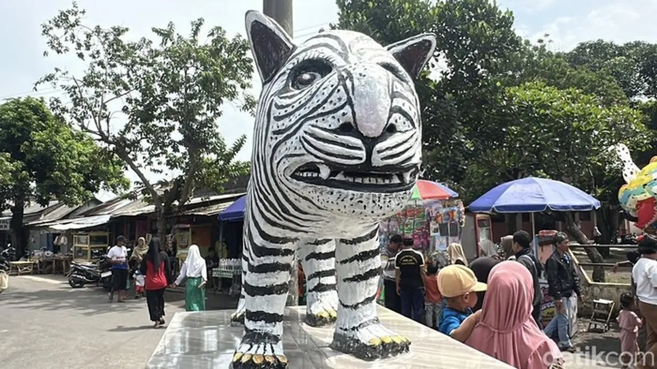 Patung Macan Kediri yang Viral Ditawar Rp 180 Juta, Kini Jadi Magnet Wisata Dadakan