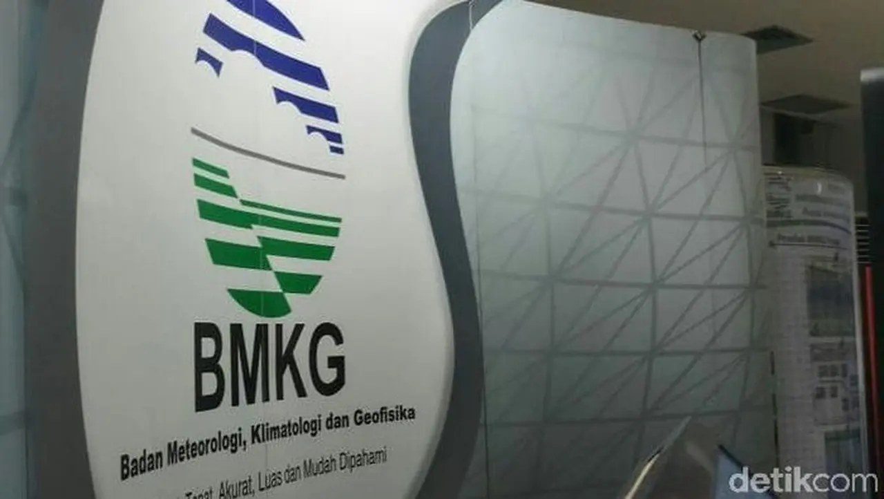 BMKG Deteksi Bibit Siklon Tropis 91 S, Waspada Gelombang Tinggi 4 Meter di Natuna