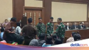 Hakim Heran Tiga Prajurit TNI Berdiri di Sidang Nadiem, Ini Penjelasan Resmi TNI
