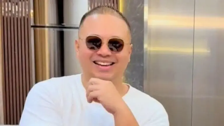 Pengusaha Toko Kue Laporkan YouTuber Codeblu ke Bareskrim, Akui Rugi Rp 5 Miliar Pengusaha Toko Kue Laporkan YouTuber Codeblu ke Bareskrim, Akui Rugi Rp 5 Miliar