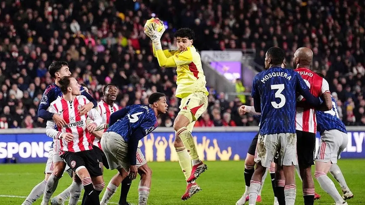 David Raya Tak Khawatir Jarak Poin Arsenal dengan Man City Menipis David Raya Tak Khawatir Jarak Poin Arsenal dengan Man City Menipis