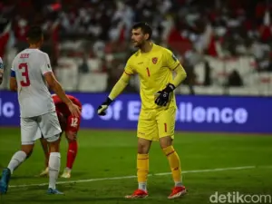 Simon Tahamata Sambut Kepindahan Maarten Paes ke Ajax: Ikut Senang Meski Belum Baca Berita