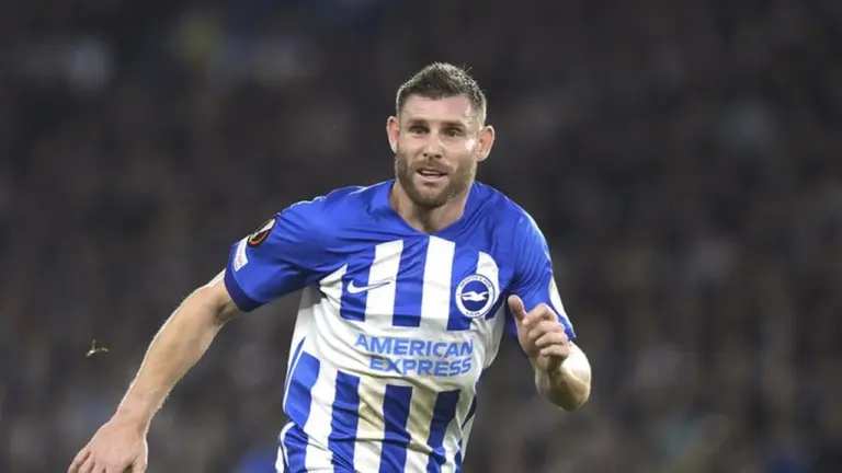 James Milner Samai Rekor Gareth Barry di Premier League, Namun Menit Bermain Masih Tertinggal James Milner Samai Rekor Gareth Barry di Premier League, Namun Menit Bermain Masih Tertinggal