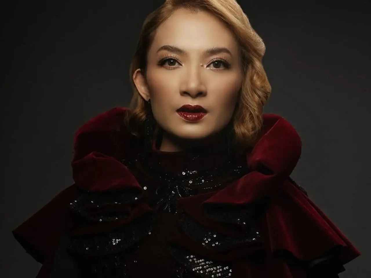 10 Tahun Vakum, Ika Putri Kembali dengan Single ‘Sadis’ Ciptaan Bebi Romeo 10 Tahun Vakum, Ika Putri Kembali dengan Single ‘Sadis’ Ciptaan Bebi Romeo