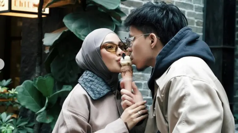 Atta Halilintar Bantah Isu Keluarga Gen Halilintar Cuek pada Aurel Hermansyah Atta Halilintar Bantah Isu Keluarga Gen Halilintar Cuek pada Aurel Hermansyah