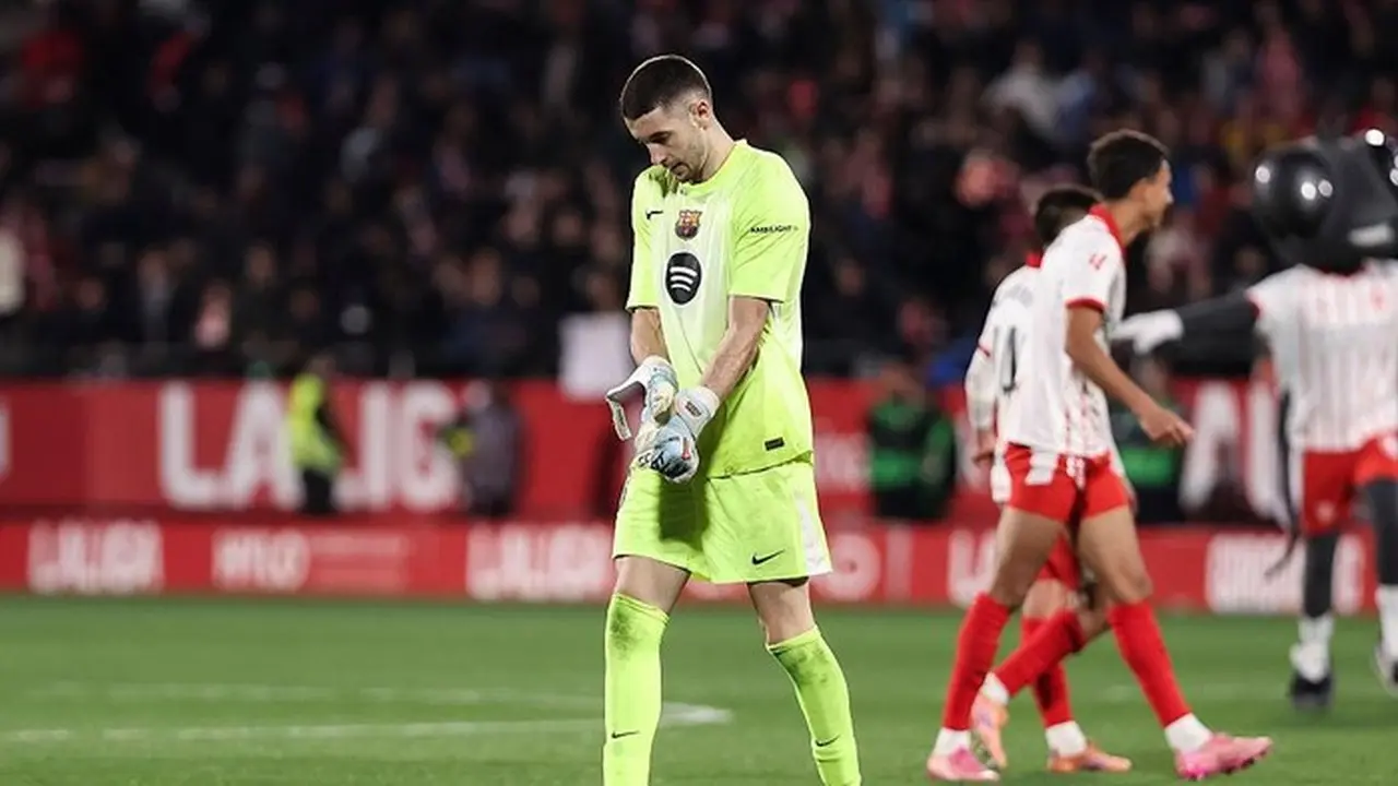 Kiper Barcelona Akui Lini Pertahanan Rapuh Usai Dibungkam Girona 1-2 Kiper Barcelona Akui Lini Pertahanan Rapuh Usai Dibungkam Girona 1-2