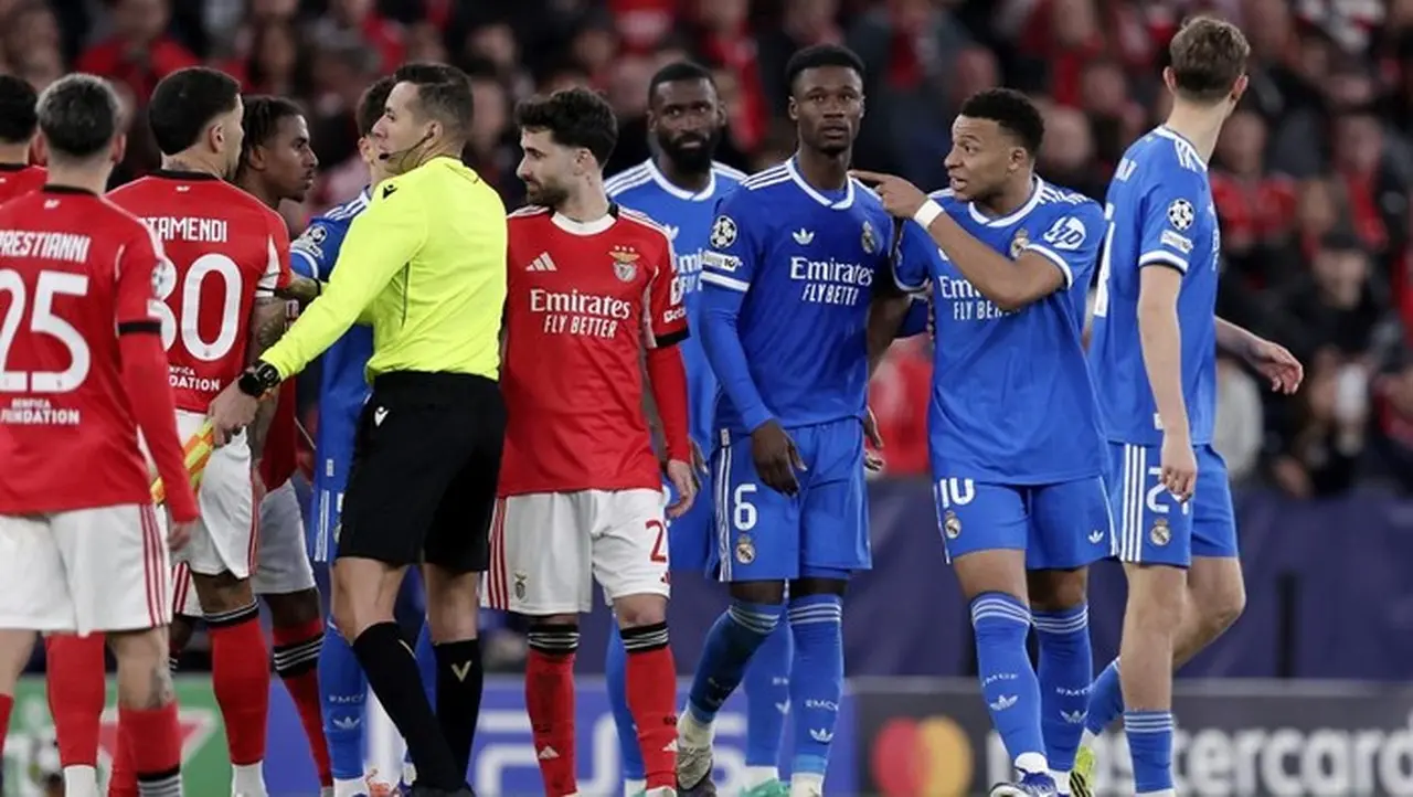 Mbappe Murka Usai Vinicius Junior Dituding Dihina Monyet oleh Pemain Benfica Mbappe Murka Usai Vinicius Junior Dituding Dihina Monyet oleh Pemain Benfica