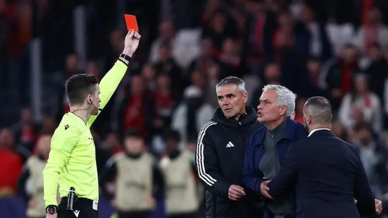 Mourinho Diusir Wasit, Tuduh Ada ‘Kertas Saku’ untuk Lindungi Pemain Madrid