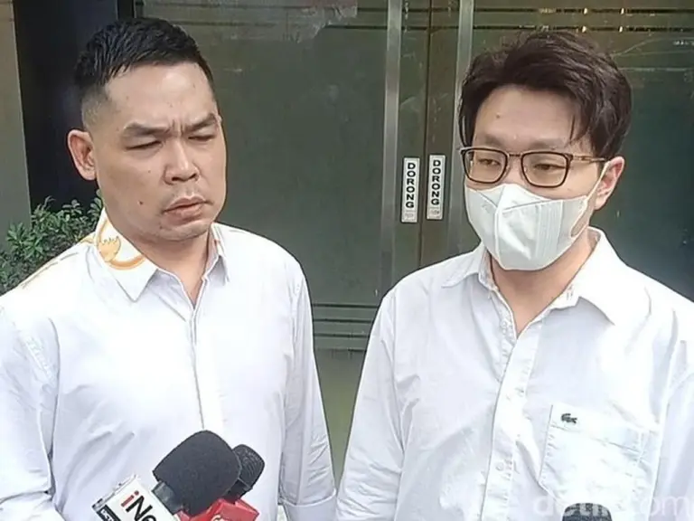 Richard Lee Penuhi Panggilan Polisi, Tegaskan Kooperatif dalam Kasus Dugaan Pelanggaran UU Richard Lee Penuhi Panggilan Polisi, Tegaskan Kooperatif dalam Kasus Dugaan Pelanggaran UU