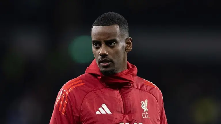 Alexander Isak Kembali Berlatih, Arne Slot Perkirakan Absen Hingga April Alexander Isak Kembali Berlatih, Arne Slot Perkirakan Absen Hingga April