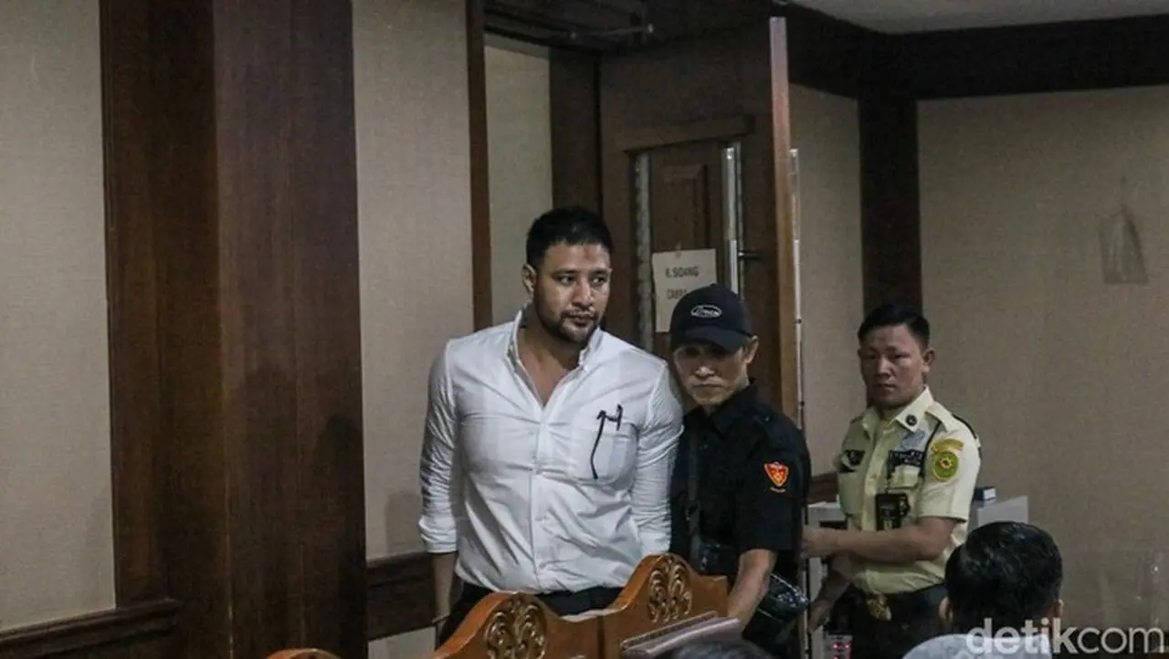 Ammar Zoni Akui Ramadan Tahun Ini Terberat Akibat Kasus Narkoba yang Menjerat Ammar Zoni Akui Ramadan Tahun Ini Terberat Akibat Kasus Narkoba yang Menjerat