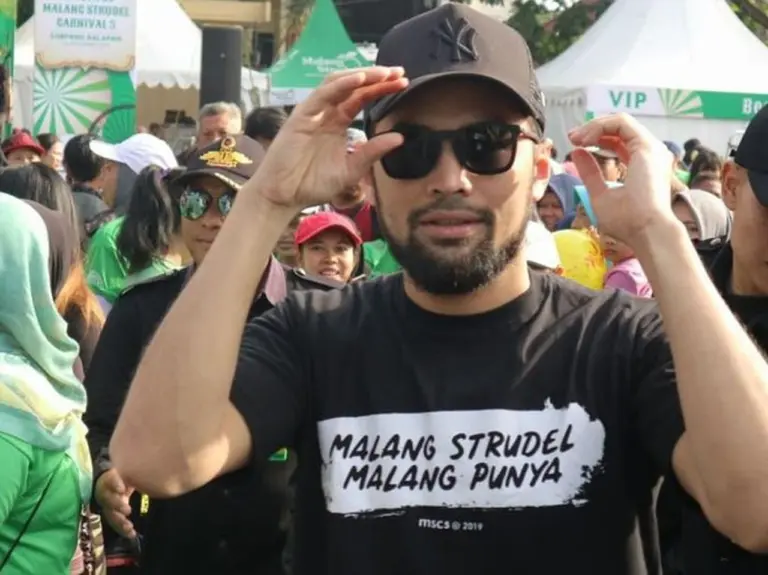 Teuku Wisnu Buka Outlet Malang Strudel Terbesar dengan Konsep “Farm” di Batu