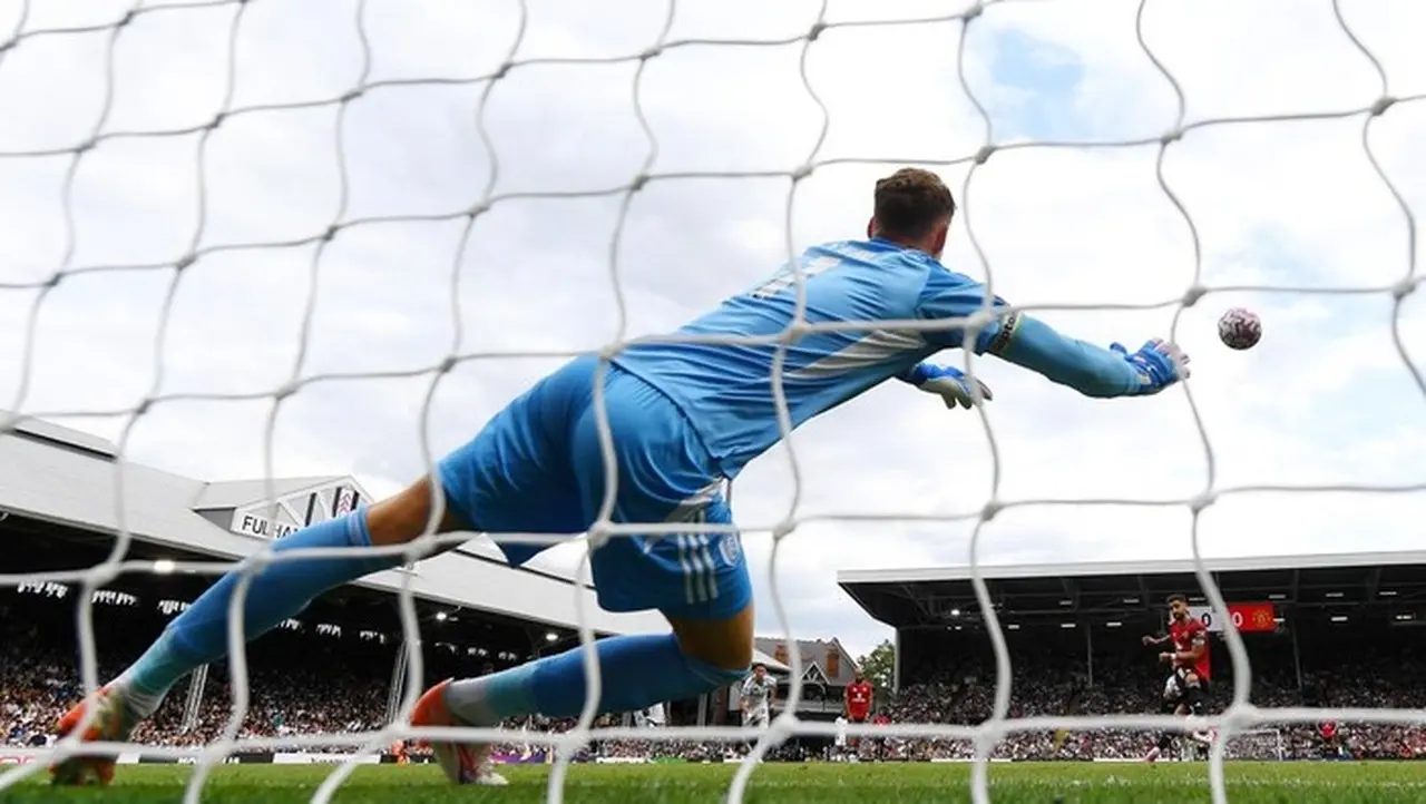 Tendangan Penalti Konyol di Inggris: Berujung Kartu Kuning dan Free Kick untuk Lawan Tendangan Penalti Konyol di Inggris: Berujung Kartu Kuning dan Free Kick untuk Lawan