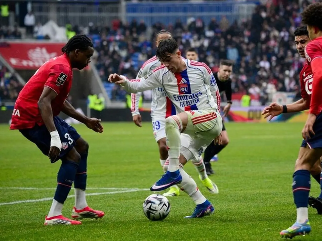 Ligue 1: Lille Tumbang 0-1 dari Lyon, Debut Calvin Verdonk Berakhir Pahit Ligue 1: Lille Tumbang 0-1 dari Lyon, Debut Calvin Verdonk Berakhir Pahit