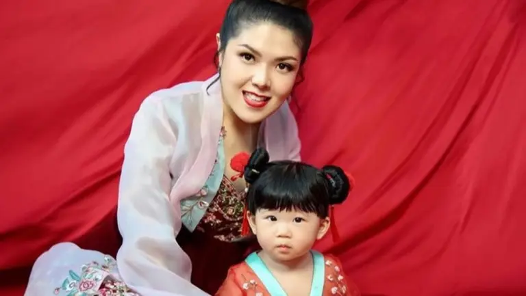 Tina Toon Ungkap Perjuangan Pasca Operasi Caesar, Tetap Kerja Meski Kesehatan Menurun Tina Toon Ungkap Perjuangan Pasca Operasi Caesar, Tetap Kerja Meski Kesehatan Menurun