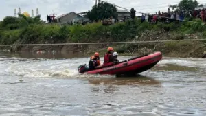 Pria Tercebur ke Kali Bekasi, Tim SAR Gabungan Lakukan Penyisiran Intensif di Sukawangi