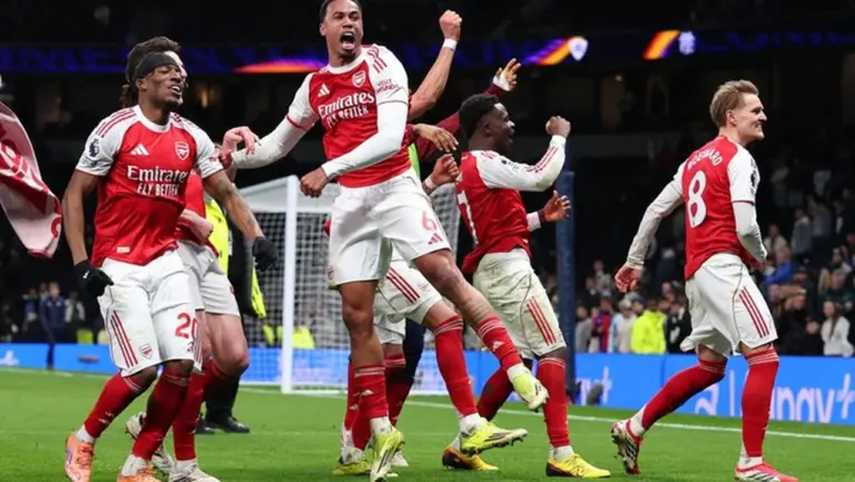 Arsenal Jauhi Manchester City di Puncak Klasemen Liga Inggris Usai Bantai Tottenham Hotspur