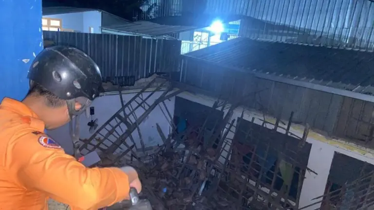 Atap Ruang Kelas MI di Gunung Putri Bogor Ambruk, Diduga Akibat Bangunan Rapuh