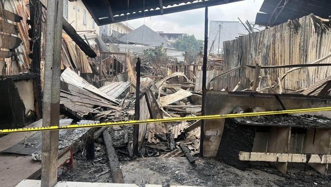 Gudang Dekorasi Ludes Terbakar di Cipadu Tangsel, Dugaan Korsleting Listrik Gudang Dekorasi Ludes Terbakar di Cipadu Tangsel, Dugaan Korsleting Listrik