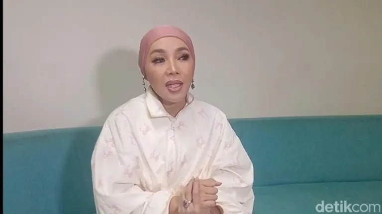 Dewi Gita Ungkap Alasan Beli Mikrofon Ratusan Juta Demi Kesehatan dan Kualitas Suara Dewi Gita Ungkap Alasan Beli Mikrofon Ratusan Juta Demi Kesehatan dan Kualitas Suara