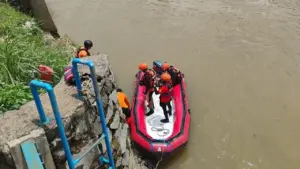 Pencarian Pekerja Jembatan yang Jatuh ke Sungai Cisadane Dilanjutkan Tim SAR Gabungan