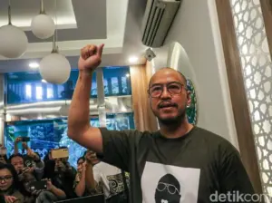 Pandji Pragiwaksono Akui Dinasihati MUI Pusat Terkait Materi Stand-Up Comedy ‘Mens Rea’