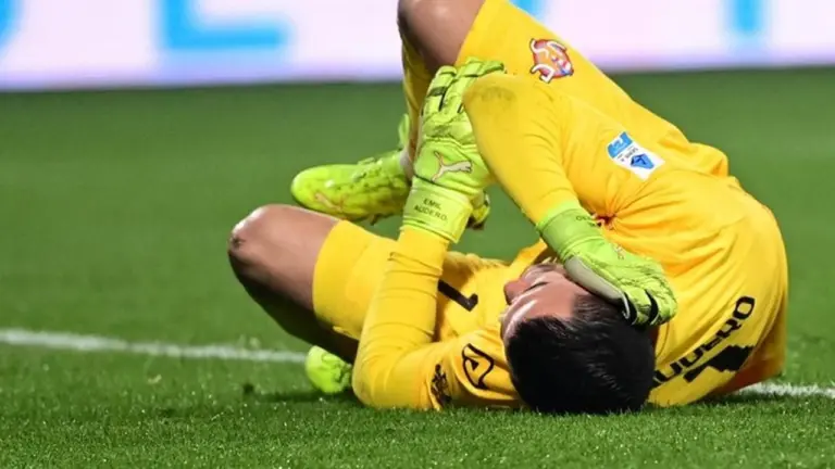 Insiden Flare ke Emil Audero, Inter Milan Dihukum Tiga Laga Tandang Tanpa Penonton Insiden Flare ke Emil Audero, Inter Milan Dihukum Tiga Laga Tandang Tanpa Penonton