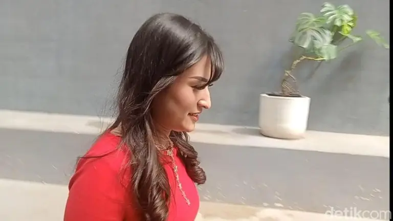 Angbeen Rishi Ungkap Kesibukan Pasca-Cerai dari Adly Fairuz, Fokus Urus Anak
