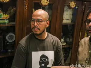 Pandji Pragiwaksono Tegaskan Tetap Komentari Isu Sosial-Politik Meski Tanpa “Mens Rea”