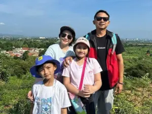 Aden Bajaj Ungkap Perbedaan Mencolok Ketiga Anaknya: Sang Putri Suka Tampil, Putra Justru Alergi Kamera