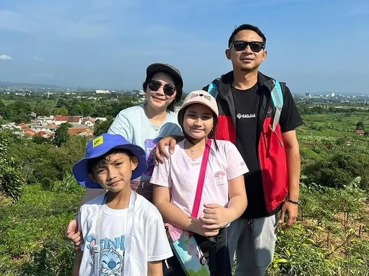 Aden Bajaj Ungkap Perbedaan Mencolok Ketiga Anaknya: Sang Putri Suka Tampil, Putra Justru Alergi Kamera