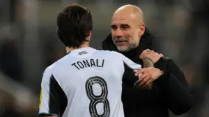 Pep Guardiola dan Sandro Tonali Tertangkap Kamera Berbincang, Newcastle United Mulai Resah?