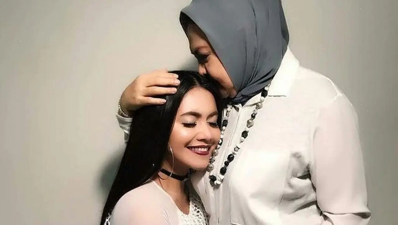 Adik Denada Bantah Emilia Contessa Hanya Bayar DP Rp 20 Juta untuk Mobil Ressa Adik Denada Bantah Emilia Contessa Hanya Bayar DP Rp 20 Juta untuk Mobil Ressa